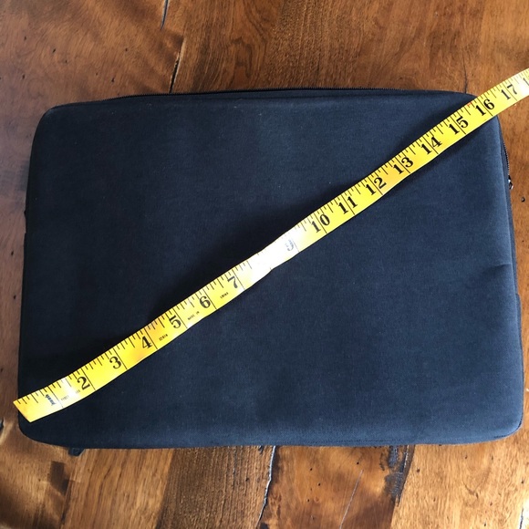 15” Tomtoc Laptop Case - Picture 4 of 4